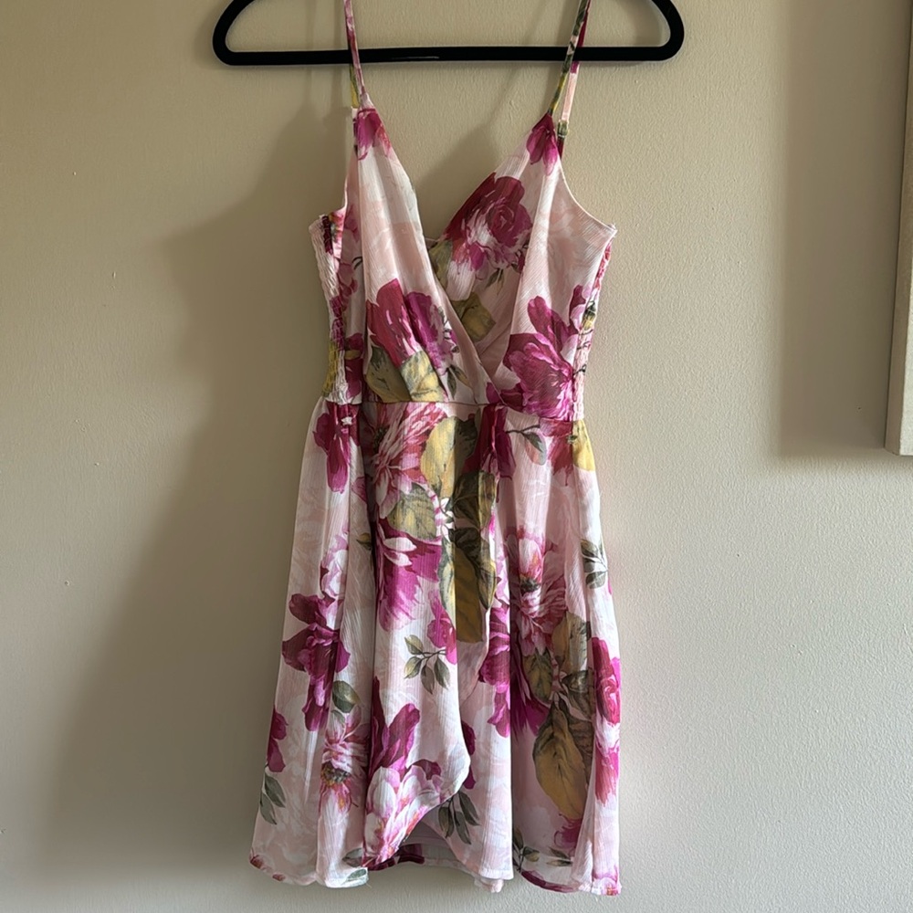 Lulu’s Flowy Pink Spring Flowers Dress size M fits a 4